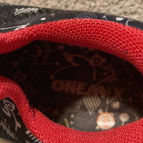 Onemix Black and Red Sneaker Size 6.5 - Picture 7 of 8